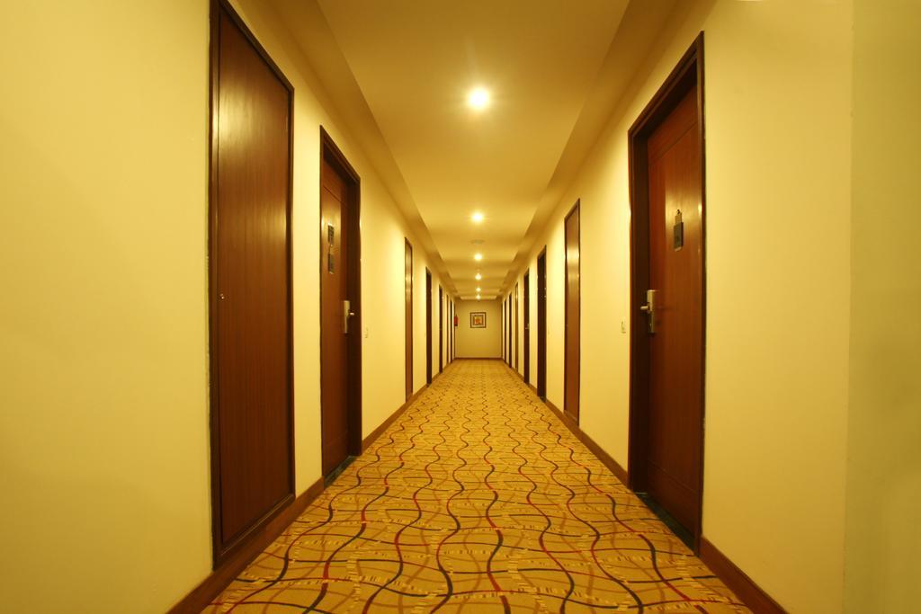 Continent Nakodar Hotel & Resorts Bagian luar foto