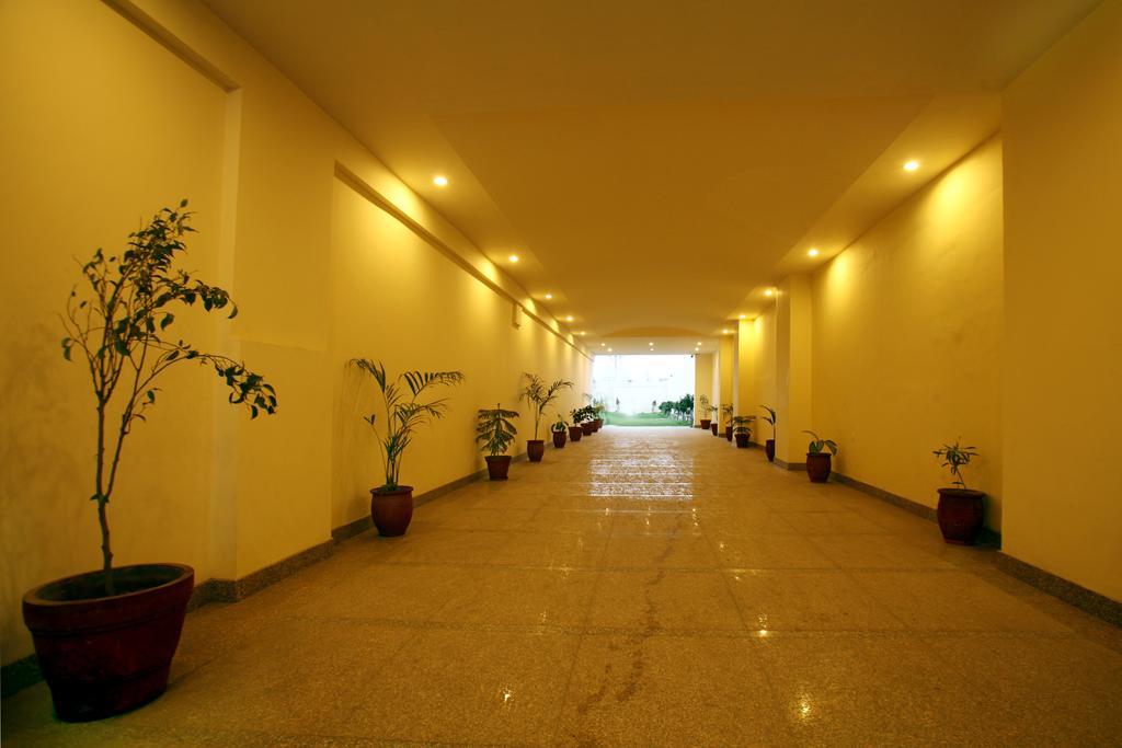 Continent Nakodar Hotel & Resorts Bagian luar foto