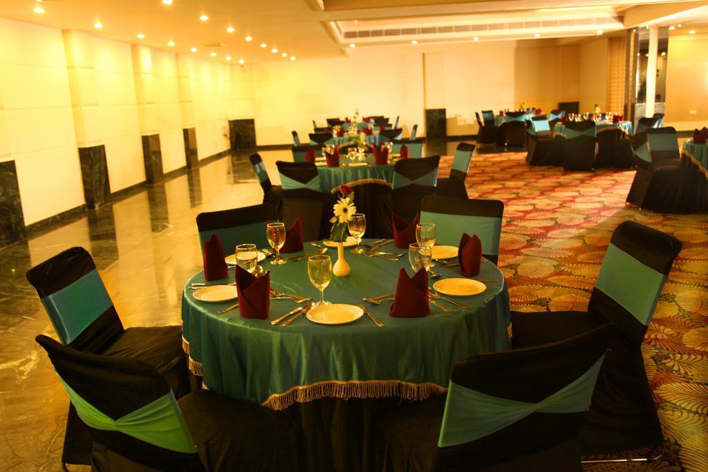 Continent Nakodar Hotel & Resorts Bagian luar foto