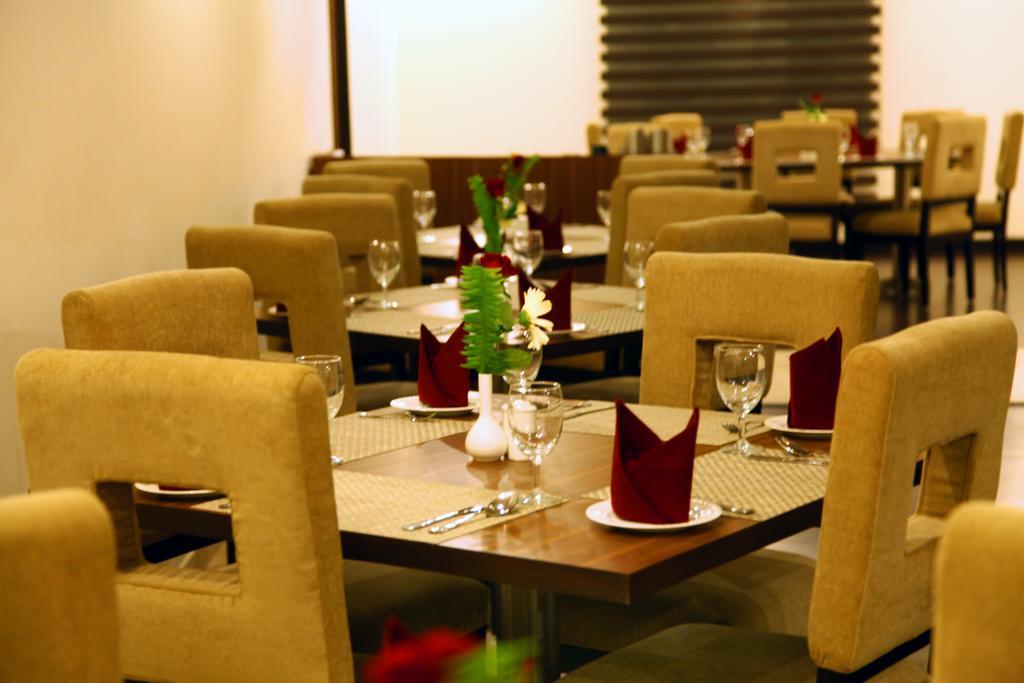 Continent Nakodar Hotel & Resorts Bagian luar foto