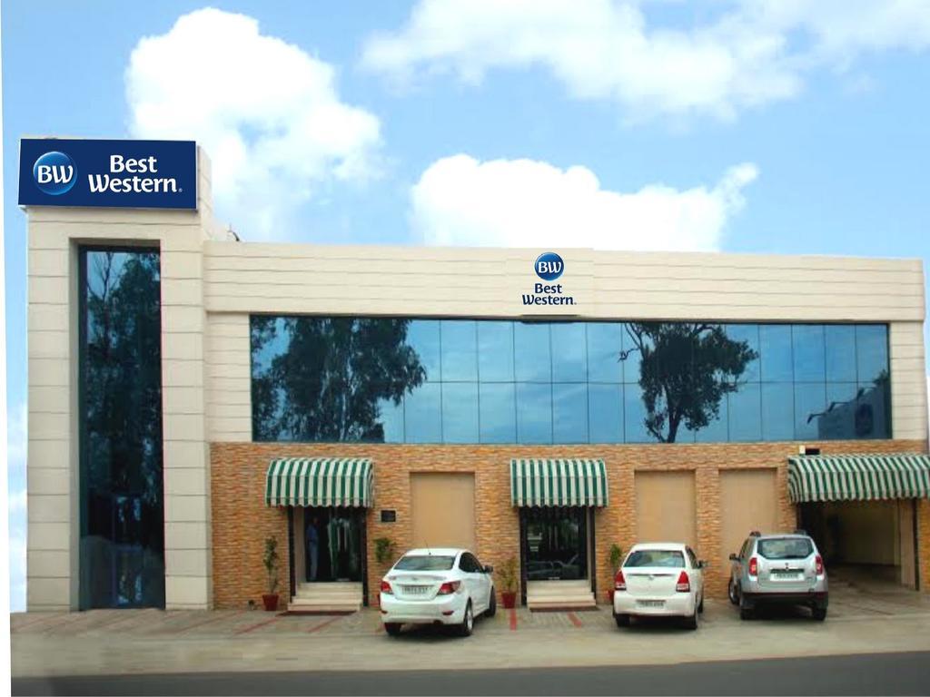 Continent Nakodar Hotel & Resorts Bagian luar foto