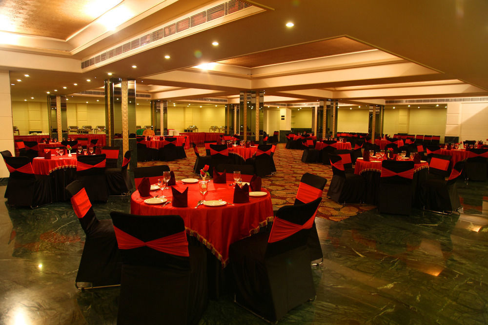 Continent Nakodar Hotel & Resorts Bagian luar foto
