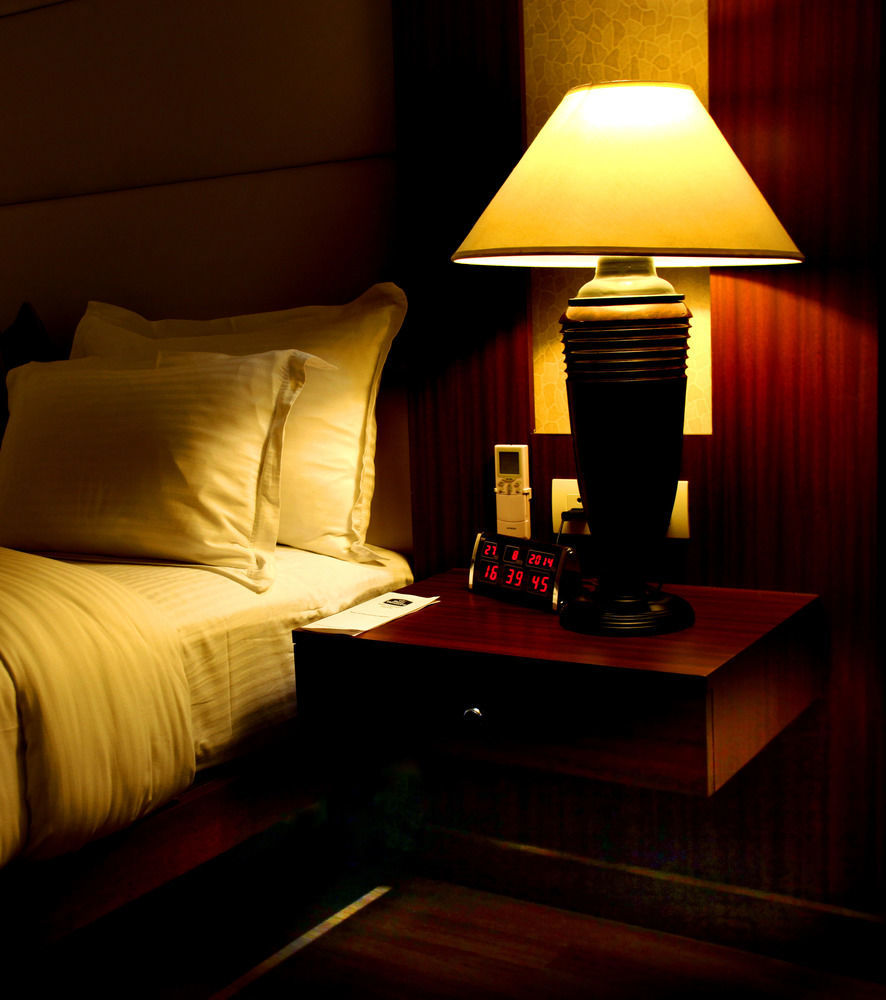Continent Nakodar Hotel & Resorts Bagian luar foto
