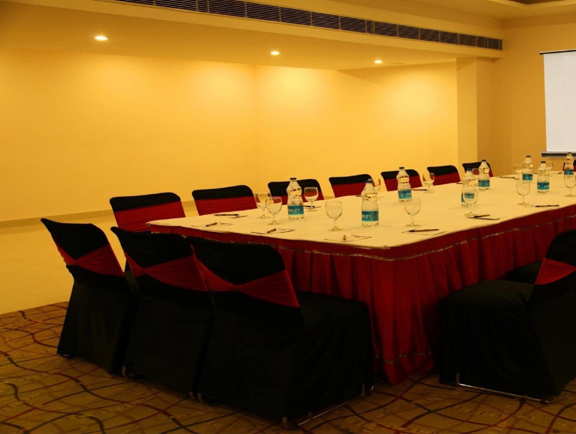 Continent Nakodar Hotel & Resorts Bagian luar foto
